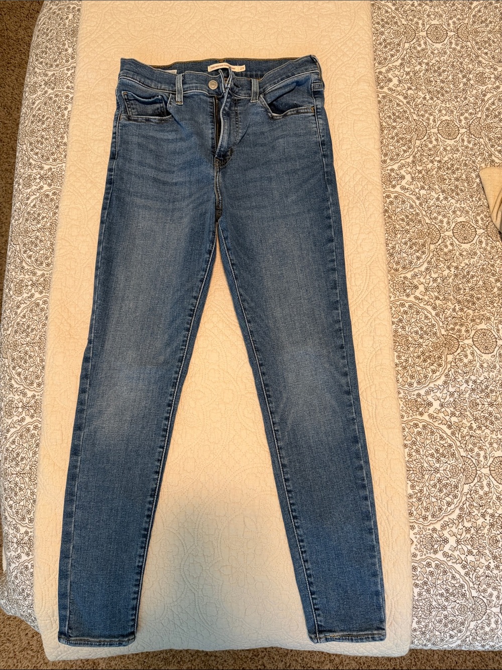 Levi's 720 High Rise Women's Super Skinny Jeans in Medium Blue Wash